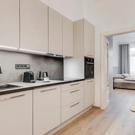 Lägenhet One Bedroom At Sokolovska *